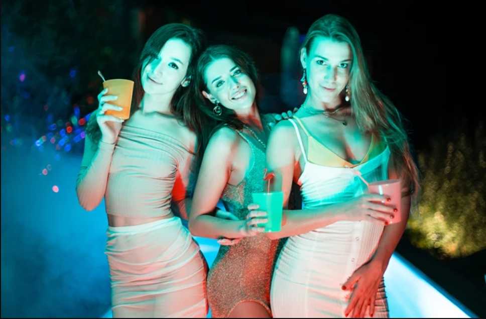 PaliVideo - DorcelClub Sybil Alexis Crystal And Ellie Girls Hot Summer Night