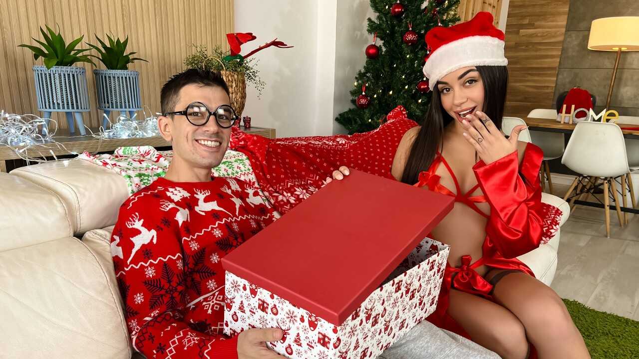 PaliVideo - LilHumpers มาร์ตีนา สเมรัลดี ความประทับใจคริสต์มาสจากเพื่อนร่วมห้องของแฟน