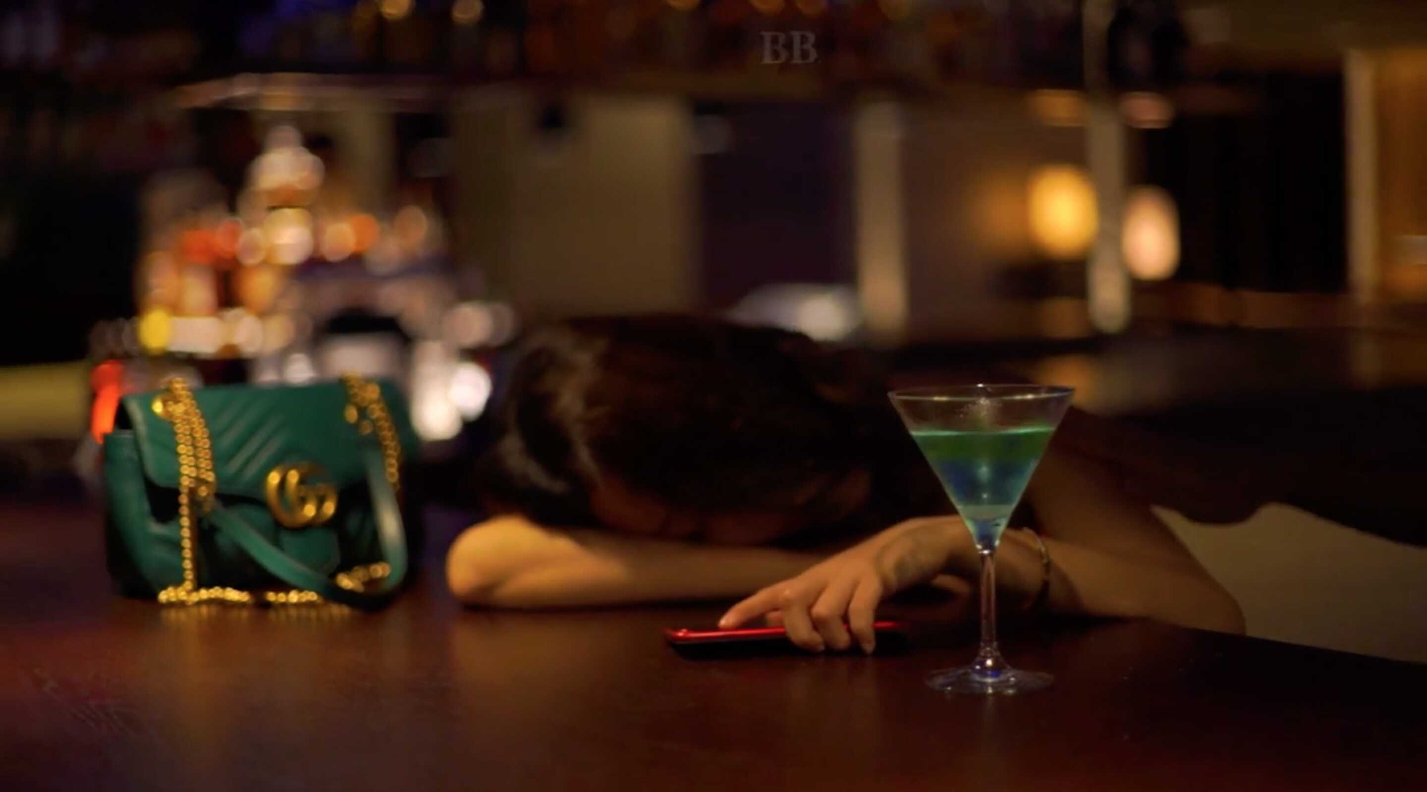 PaliTube - ผลงานช่างภาพกั่วเกอ ถูกเก็บศพที่ร้านเหล้า