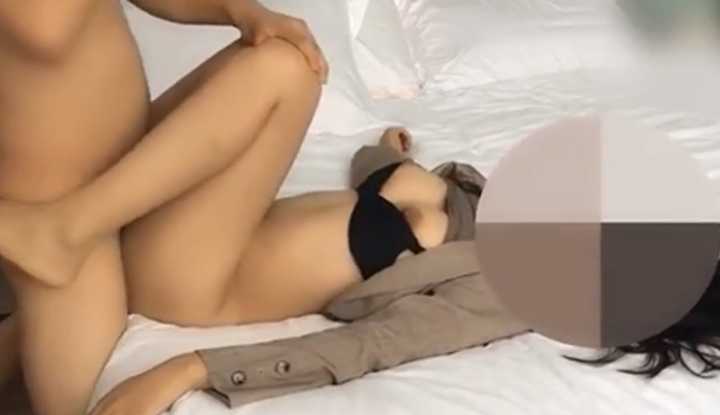 PaliTube - เล่นกับไก่อย่างแข็งขัน ฉันต้องกดมันบนเตียงและมีเพศสัมพันธ์