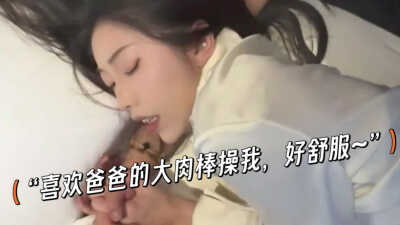 PaliTube - เธอสวยและดูเย็นชาและเป็นผู้ใหญ่ในสายตาคนที่ผ่านไปมา แต่ในเตียงเธอเปียกแฉะสุดๆ และเลียปลายเท้าของตัวเอง