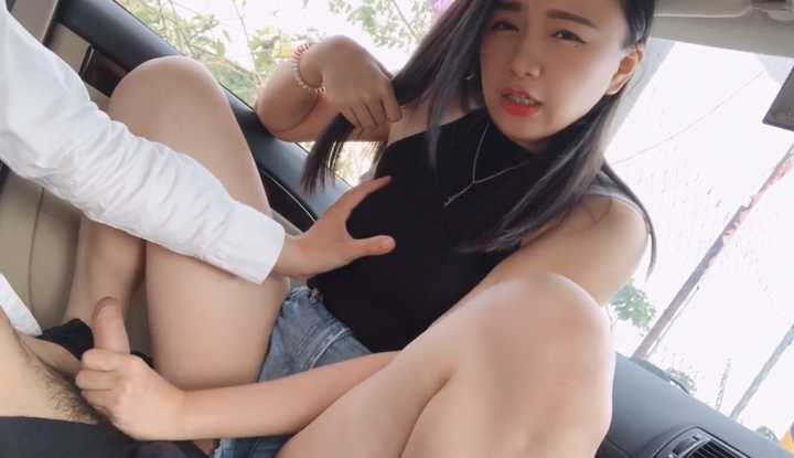 PaliTube - หนุ่มอูเบอร์เย็ดกับลูกค้าในรถ