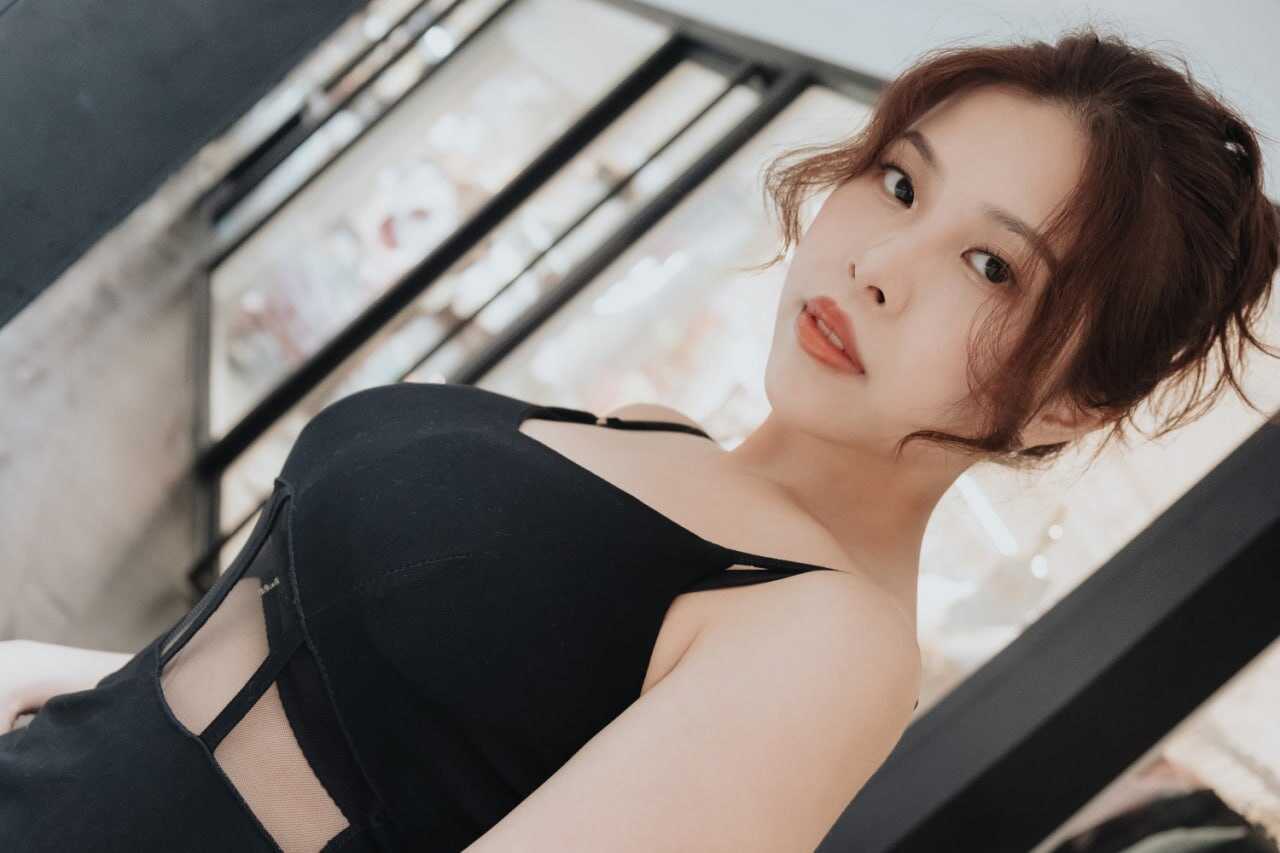 PaliTube - ภาพประกอบหญิง - พนักงานต้อนรับโรงแรมอายุ 25 ปี เพิ่งเลิกงานและถูกชวนทันที องคชาตที่แข็งตัวอยู่ระหว่างนมใหญ่ขาวโพลนของเธอทนต่อการกระตุ้นอย่างรวดเร็วไม่ไหวและระเบิดออกมาเป็นน้ำอสุจิอย่างรุนแรง (AN9-029)