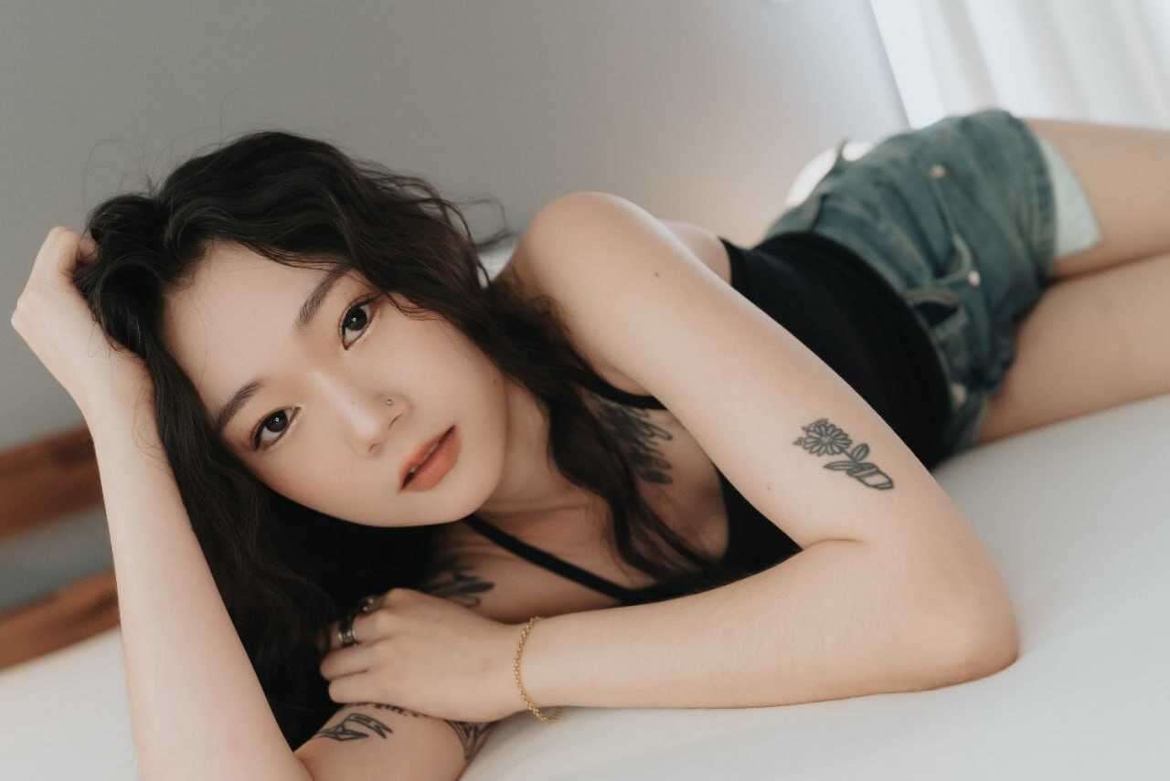 PaliTube - หนังสือภาพสาวน้อย: สาวเซิร์ฟร่าเริงมีชีวิตชีวาคูมิมียโมเอะต่างกันที่น่ารัก บิดและสั่นไหวเหมือนขี่คลื่นระหว่างเย็ดท่าหญิงบนแรงๆ จนน้ำแตก (AN9-066)