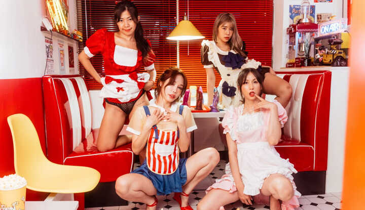 PaliTube - Alice Wong - สาวเสิร์ฟสี่คนยั่วลูกค้าชายอย่างเซ็กซี่ FansOne video leaked