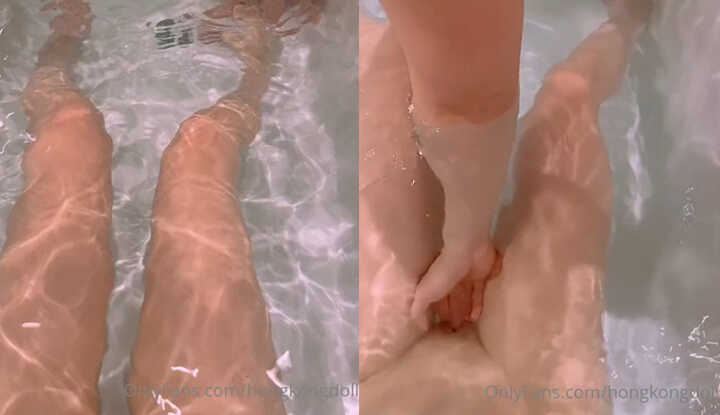 PaliTube - คลิปหลุด Onlyfans ของ HongKongDoll ช่วงอาบน้ำ