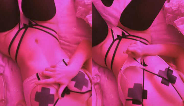 PaliTube - Belle Delphine - นอนอยู่บนเตียงเล่นกับนม วิดีโอ Onlyfans หลุด