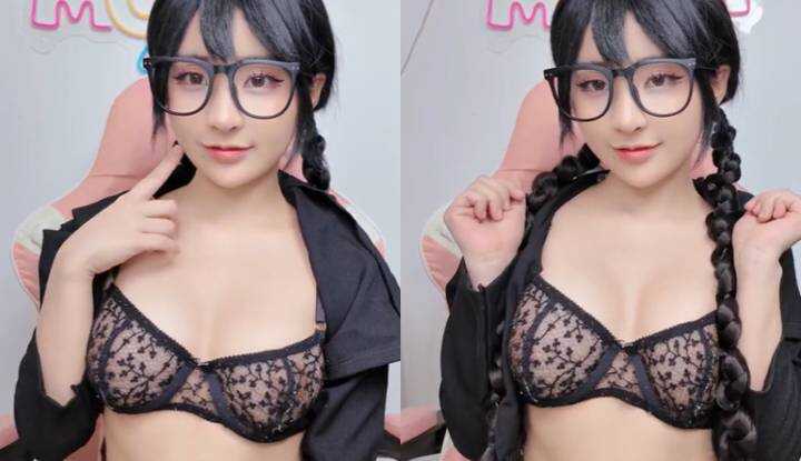 PaliTube - Yuumeilyn- คอสเพลย์เป็นสาวแว่นน่ารักถ่ายเซลฟี่เซ็กซี่ Onlyfans video leaked