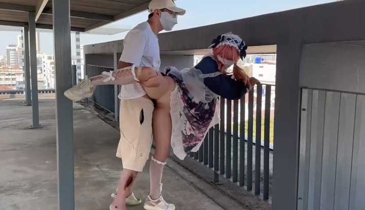 PaliTube - ชวนสาวน่ารัก มายืนเย็ด ริมลานจอดรถ