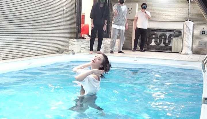 PaliTube - [ราฟาเอล][2020-09-10] สาวงามโดนราฟาเอลดุว่าเล่นไม่หนักพอ รีบกระโดดลงสระตอบโต้ทันที! ?