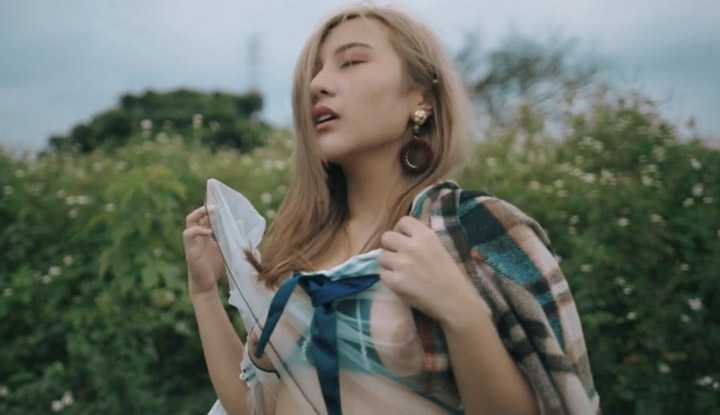 PaliTube - สาวซาซ่าวัย21 ช่วยตัวเองอย่างเด็ด