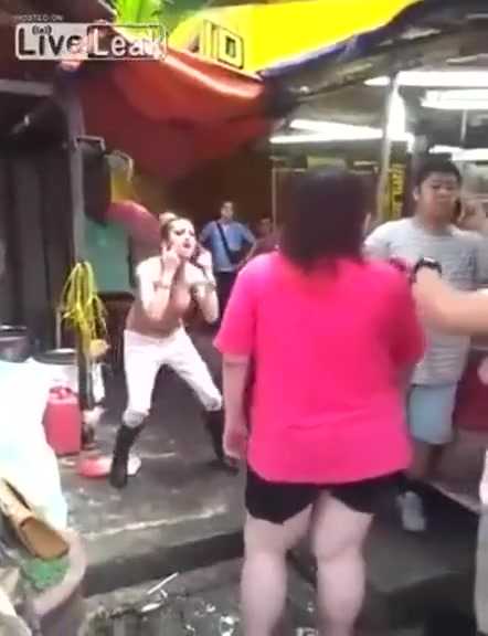PaliTube - สาวร่านแก้ผ้าโชว์ ริมถนน