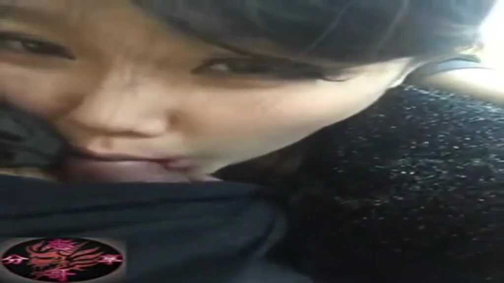 PaliTube - อยู่นอกบ้านแต่แฟนเงี่ยน ก็ต้องช่วยอมควยหน่อย