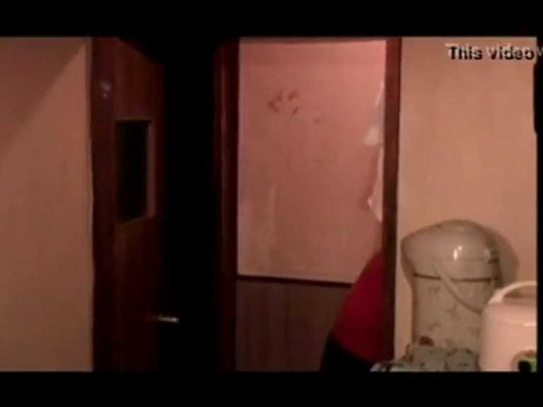 PaliTube - พนักงานทำความสะอาดสาวโดนครอบครัวสุดหื่นเย็ด