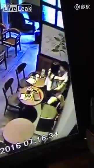 PaliTube - คู่รักมีเซ็กส์ที่ร้านคาเฟ่