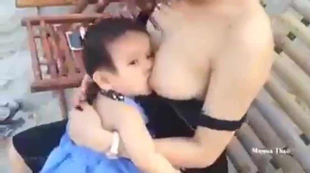 PaliTube - แอบถ่ายคุณแม่ให้นมลูก เต้าหน้าดูดมาก