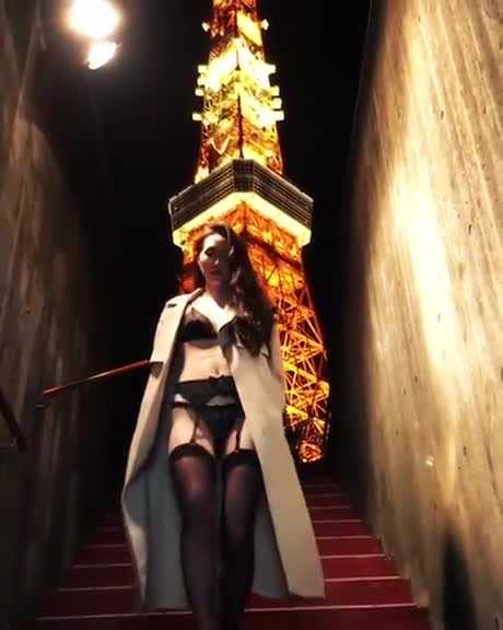 PaliTube - มาถึง หอคอย โตเกียวสักทีก็ต้องมีภาพเสียวสักรูป