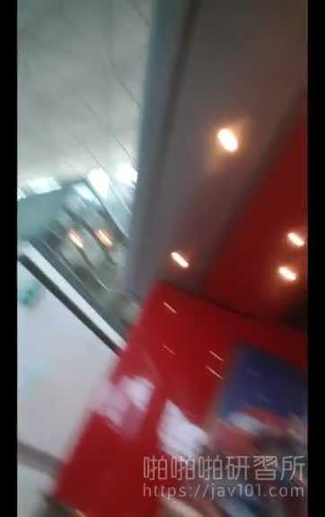 PaliTube - สนามบินฮ่องกงมีคนโชว์เสียว2