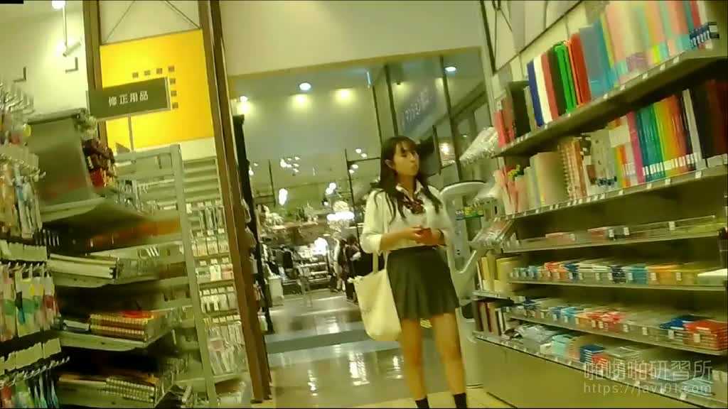 PaliTube - แอบถ่ายใต้กระโปรงสาวมัธยม เห็นกางเกงในชัดๆ 21
