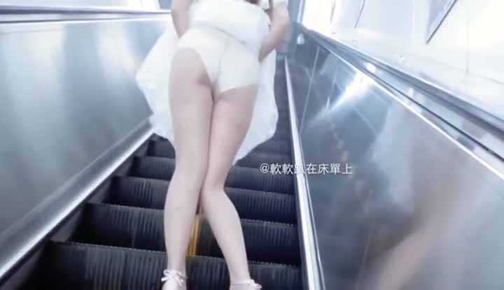 PaliTube - เน็ตไอดอลสาวขึ้นบันไดเลืือนโชว์กางเกงใน  (4)