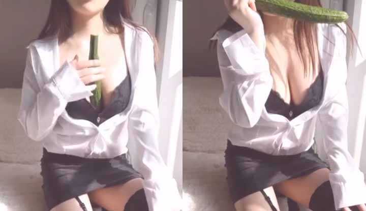 PaliTube - สาวออฟฟิศขี้เงี่ยน ขอใช้แตงกวาเกี่ยวหีก่อนนะ