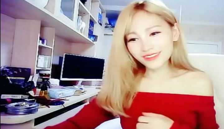 PaliTube - เน็ตไอดอลหน้าสวย รัวิวเซ็กส์ทอยหลายแบบ