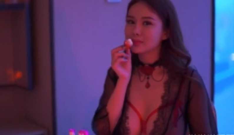 PaliTube - สาวทรงโตจัดปาร์ตี้วันเกิด แล้วเอาเค้กทานม ชวนคนชิม