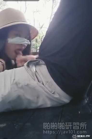PaliTube - ชวนกันมาเดินสวนสาธารณะแล้วเงี่ยนก็เลยอมกันโชว์ Outdoor