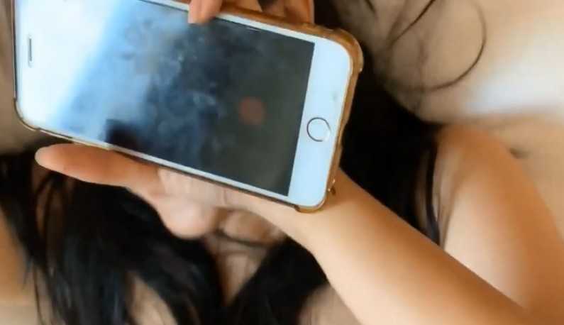 PaliTube - ชวนเมียชาวบ้านมาเย็ดไม่พอ ยังบังคับให้เค้าโทรหาผัวตอนเย็ดอีก