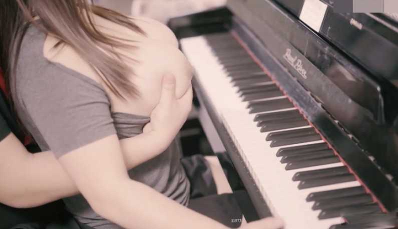 PaliTube - [JAV101]เล่นเปียโนไปจับนมไป