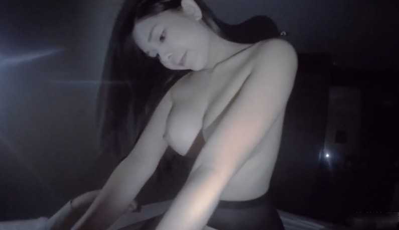 PaliTube - สาวลูกครึ่งโชว์นมสวย