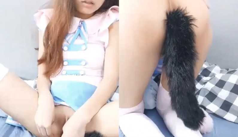 PaliTube - สาวเงี่ยนใส่ปลั๊กเสียบก้นแหกหีให้ดู