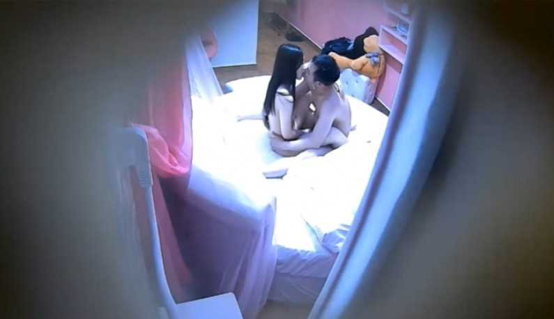PaliTube - คู่รักติดตัวกันบนเตียง
