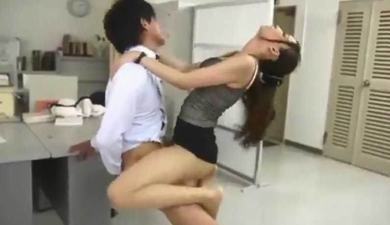 PaliTube - [ญี่ปุ่น] สาวอฟฟิศท้าท่ายากกับเพื่อนร่วมงาน
