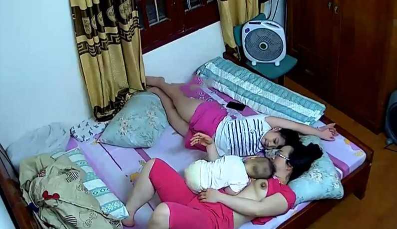 PaliTube - ลูกหิว คุณแม่ป้อนนมให้ (1)