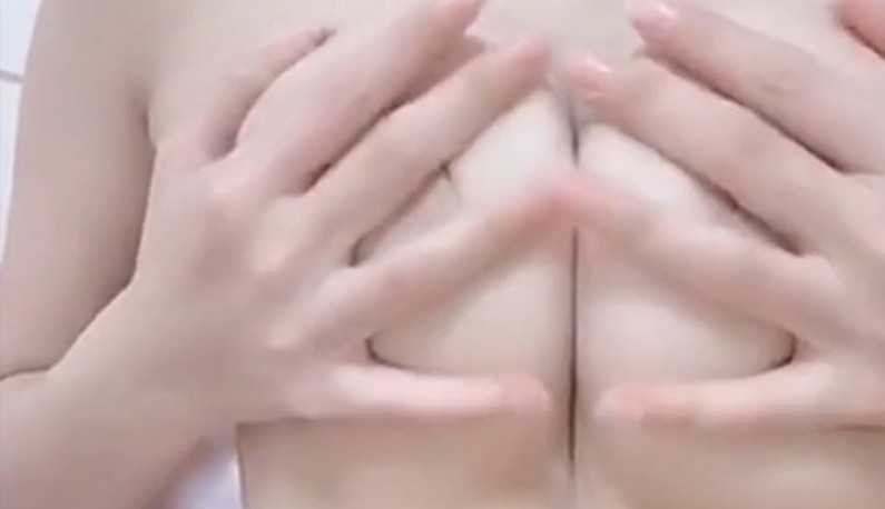 PaliTube - ห้ามแอบดูตอนทำงาน!! คุณลุงช่วยดูจิ๋มหนูให้หน่อยได้ไหมค่ะ มันมีน้ำอะไรไหลออกมาก็ไม่รู้