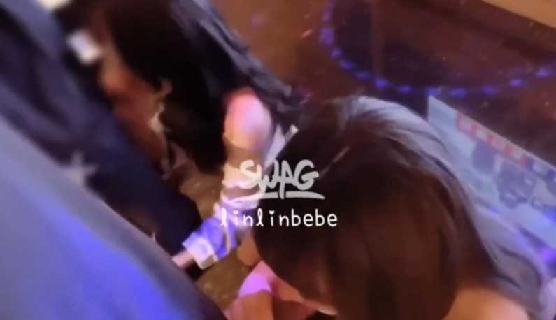 PaliTube - (ไต้หวัน) พี่น้องแท้ๆสวิงกิ้งเย็ดพร้อมกันในห้องคาราโอเกะ