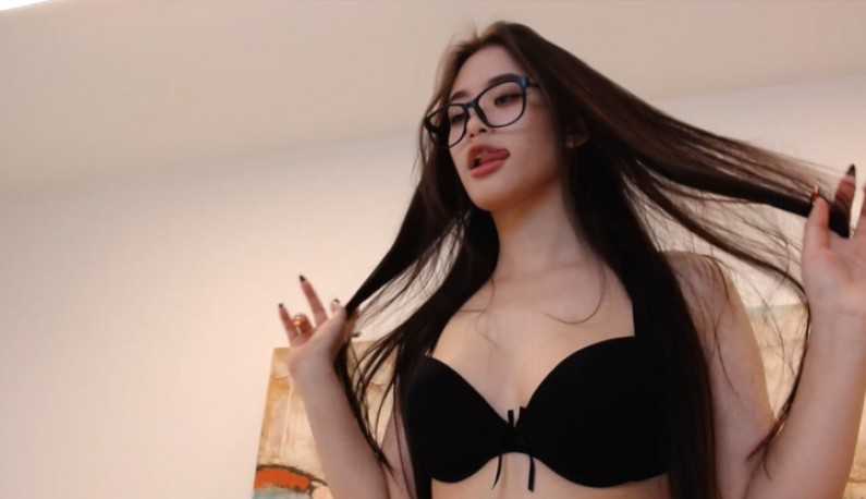 PaliTube - สาวสวยไลฟ์โชว์ลีลาอันเด็ดให้แฟนๆดู ตอนที่ 1