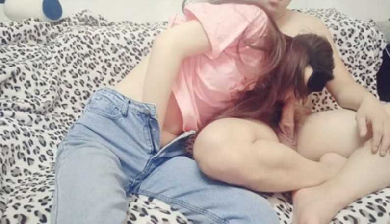 PaliTube - เมียขี้อายปิดตาและกินควยของเพื่อนบ้าน ~ ผัวไม่อยู่ ก็เลยอยากลิ้มรสของหวาน ~