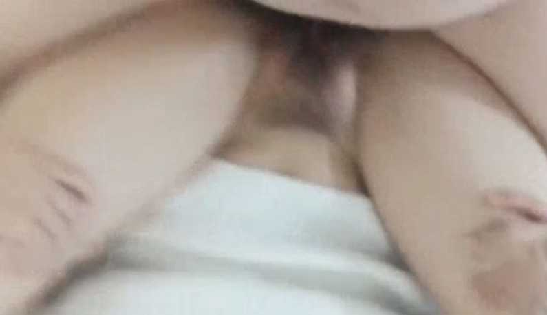PaliTube - ส่งคลิปชู้สาวให้แฟนดู！ดูสิหีเค้านิ่มกว่าของเธออีก！