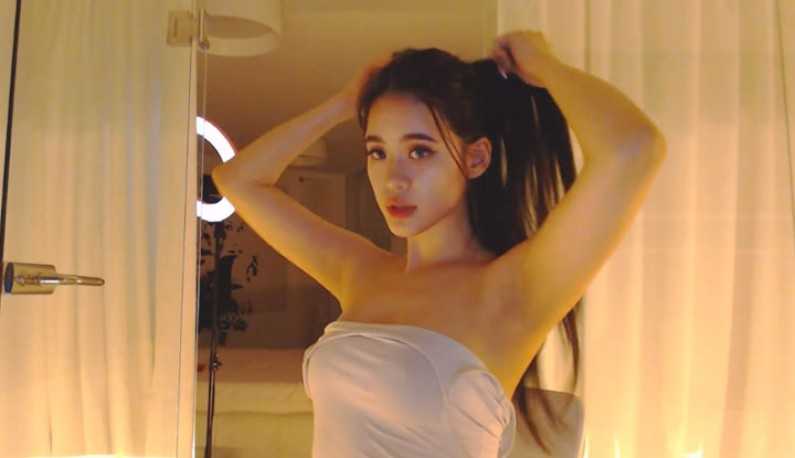 PaliTube - (ยุโรป) Li Chang Show นางโชว์บนเว็บแคม เต้นโชว์นม  (0114)