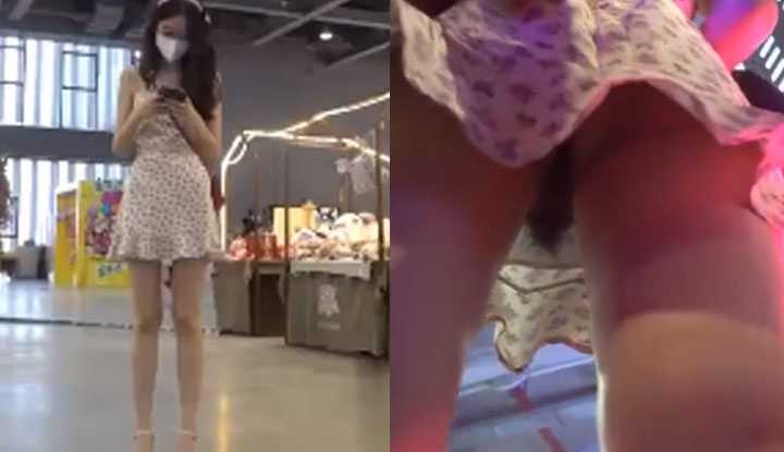 PaliTube - คลิปหลุด สาวสวยไม่ใส่กางเกงในเดินชมนิทรรศการ