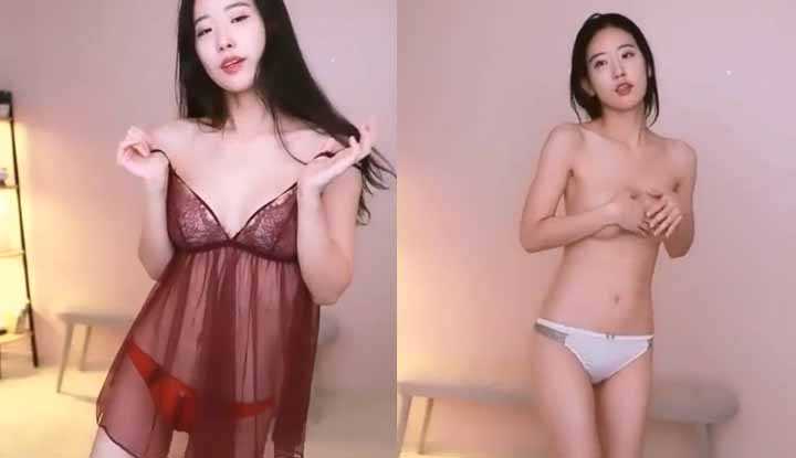 PaliTube - [เกาหลี] เธอซื้อชุดนอนมาใหม่ เลยอยากไลฟ์โชว์แฟนๆ ดูละแข็งไปตามๆ กัน