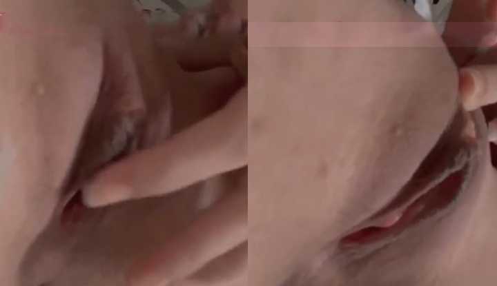 PaliTube - ไต้หวัน AhriBabe เพิ่งตื่นมาตอนเที่ยงและรูเล็ก ๆ ของเธอก็เปียกอยู่แล้ว เธออยากจะซื้อแตงกวามาเล่นกับ