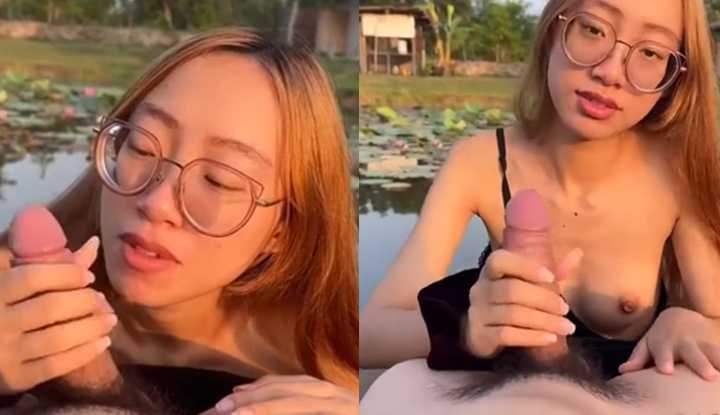 PaliTube - ChaitongYingpeant คลิบหลุดมาใหม่ อมควยบนเรือเหลือเชื่อเลยสองคนนี้ XXX 18+ เอ้าท์ดอร์ สาวแว่นชวนไอ้หนุ่มมาพายเรือ แต่เงี่ยนเข้าข้อเลยขออมควย โชว์หนุ่มแบบกลางแจ้งบอกเลยใจเด็ดจัด ก่อนจะเจอลากมาเล่นเสียวที่ห้อง กระหน่ำเย็ดจนน้ำว่าวแตกคารู