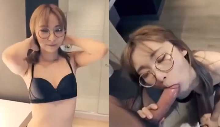 PaliTube - คลิปหลุด สาวแว่นผมทองงานดีจับอมกระดอให้หนุ่มในห้องน้ำแล้วโดนจับซอยหีหน้ากระจก แล้วค่อยไปเย็ดกันต่อบนเตียงโดนจับกระแทงไม่ยั้ง