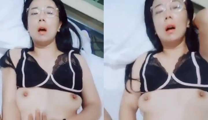 PaliTube - ป้าที่สวมแว่นตาไม่ได้รับการป้องกันที่บ้าน บ่นว่าผู้ชายไม่รุนแรงพอในเตียง แต่สายตาของเธอแสดงให้เห็นว่าเธอชอบมันมาก