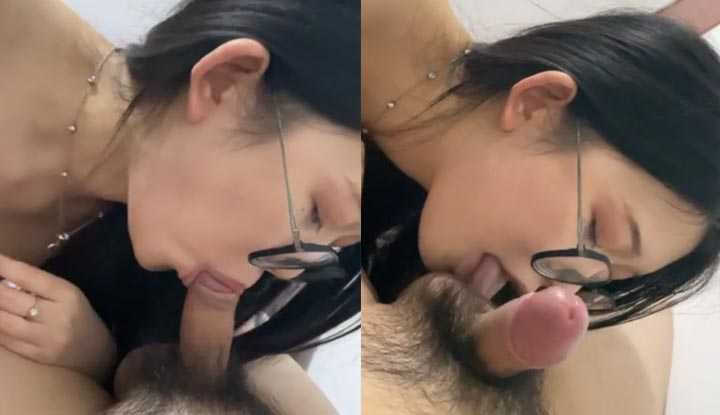 PaliTube - ผู้หญิงวัยกลางคนที่ใส่แว่นตาเอียงรับอาหารอย่างอ่อนโยนด้วยปาก และล้อเลียนลูกอัณฑะด้วยปลายลิ้น มันสบายมาก
