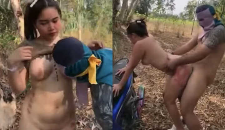 PaliTube - คลิปหลุดไลฟ์สด สาวอวบสักลายลากคู่เทพมาเย็ดกลางป่า ตั้งกล้องมุมดีแล้วจับควยโม๊คเสียวๆ ก่อนโดนจับยกล่อเย็ดท่ายาก กะแทกหีท่าหมา ซอยหีเด็ดๆจนน้ำแตกกลางหลัง