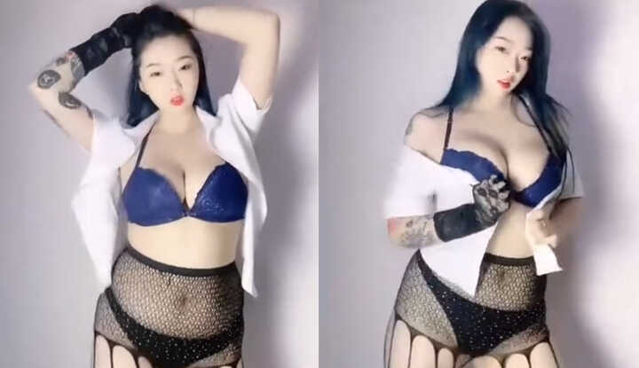 PaliTube - น้องสาวสุขภาพดีมีหน้าท้องขนาดใหญ่สวมเสื้อสีขาวมีหน้าท้องขนาดใหญ่ดึงดูด